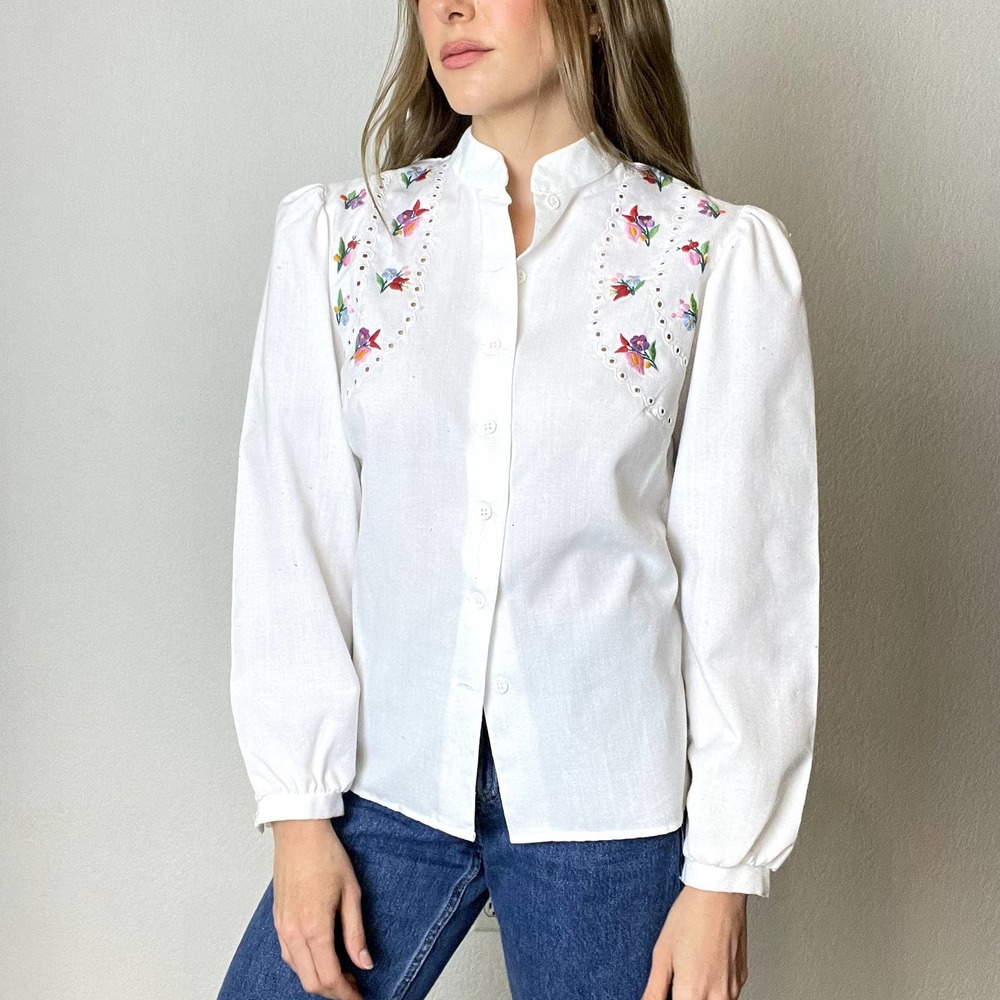 Vintage 1970s floral embroidered eyelet button down blouse